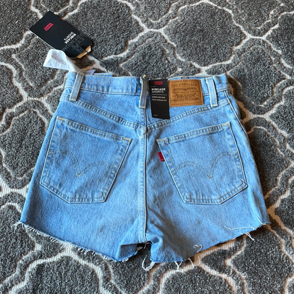 Levi’s Ribcage Shorts